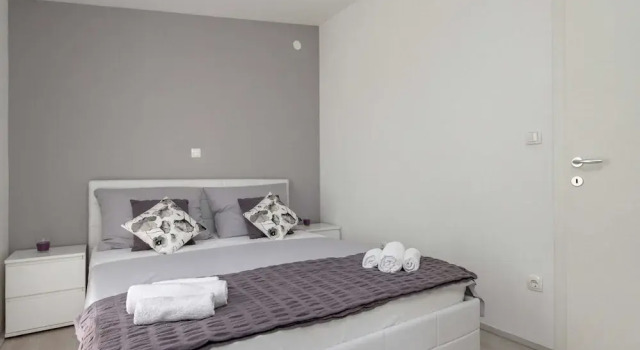 Beautiful Apartment in Between Split and Trogir, Rezerwuj Apartament Rudine Split-Dalmatia County