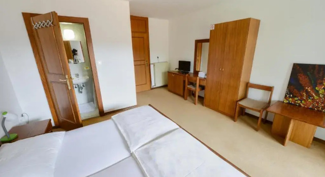 Guest House Bakhus, Забронировать Гостевой дом Отели Среднесловенского региона с парковкой, Парковка