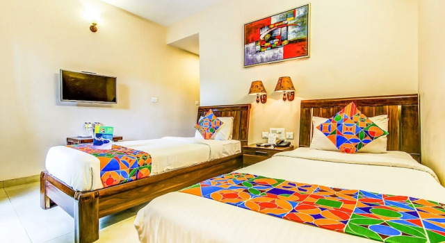 Номер Deluxe FabHotel Veera Strand Park