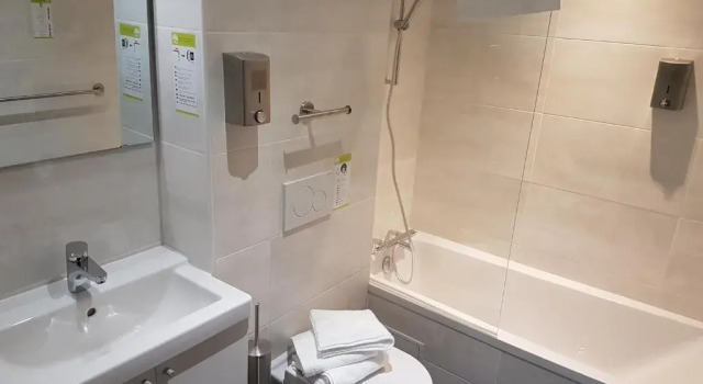 Четырёхместный номер Standard Logis Hotel Yseria - Historical Center