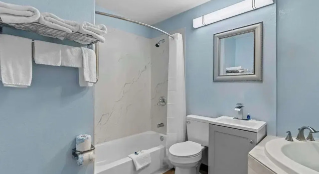 Двухместный люкс Rodeway Inn & Suites Brookhaven