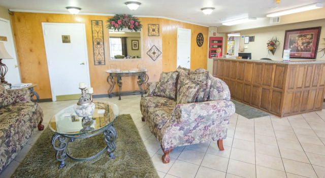 Rosebud Inn, Забронировать Отель Отели Table Rock Lake с парковкой, Парковка