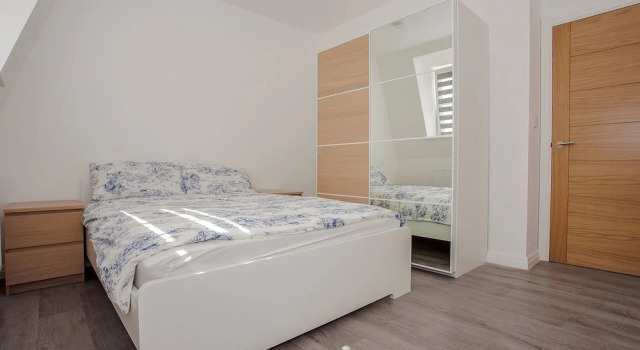 Stylish Brand New Flat in Charming Stoke Newington, Забронировать Отель Отели Лондона 3 звезды, рядом с Stoke Newington Station, 3*