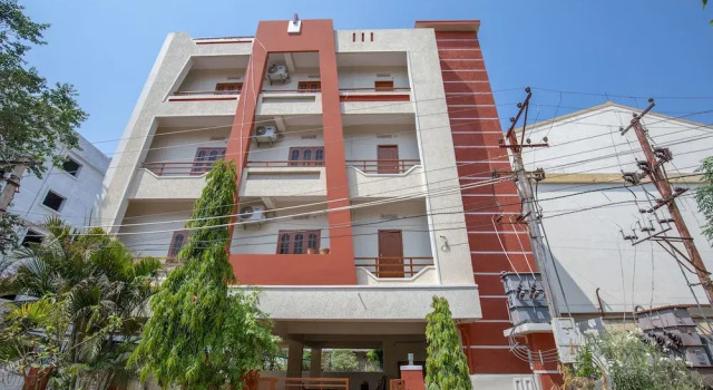 OYO 13550 Hotel Pushpa Grand, Rezerwuj Hotel Hajdarabad 
