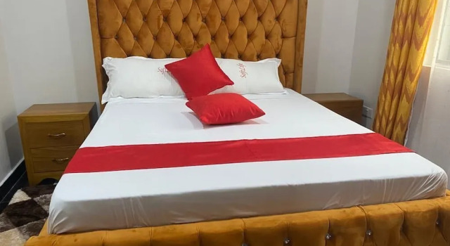 Lux Suites JSB Apartments Bamburi, Rezerwuj Apartament Hotele w Coast Region z parkingiem, Parking