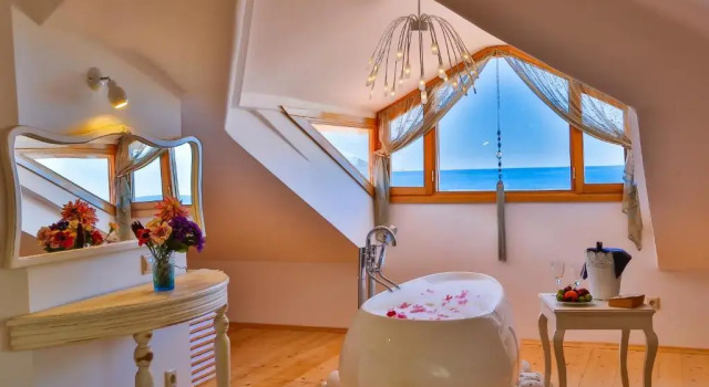 Номер Superior Мансарда с видом на море Oyster Residences