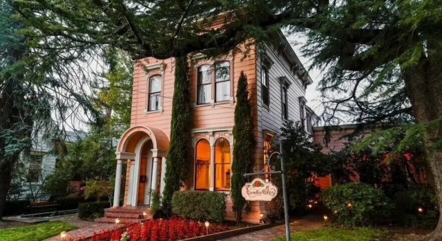 Camellia Inn, Забронировать Отель Отели в центре Хилдсбург, в центре