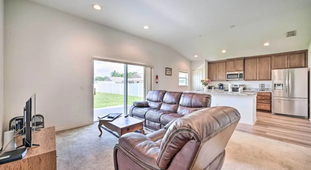 Bright Cypress Gardens Home Near Legoland!, Book Feriehus Winter Haven 