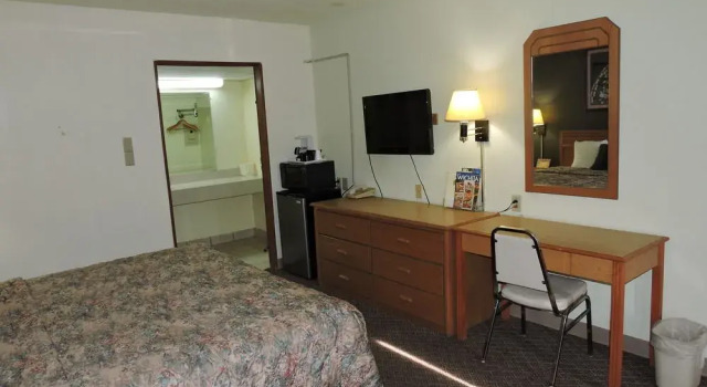 Budget Host Hutchinson, Book Hotel Hutchinson Kansas