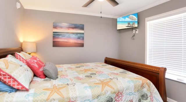 Коттедж Salty Breeze by Pristine Property Vacation Rentals
