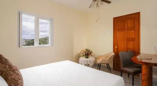 Апартаменты CandlePine Suites