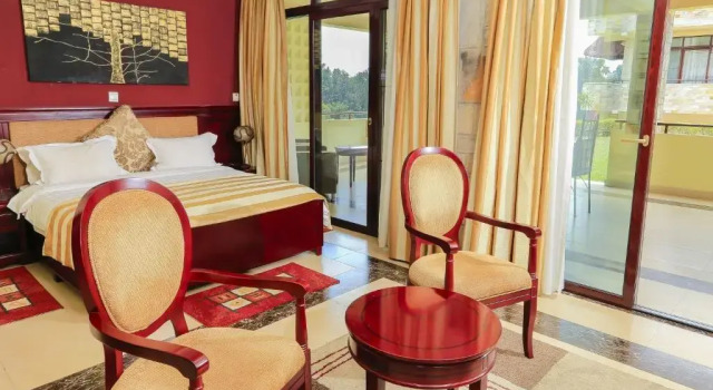 Полулюкс Roca Golf Hotel