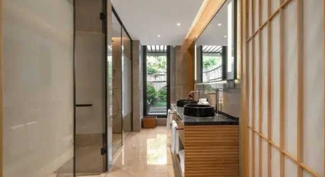 Четырёхместный люкс Superior с 2 комнатами Hyakumangoku Onsen Hotel