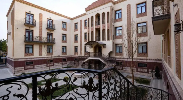 Отель Zargaron Plaza