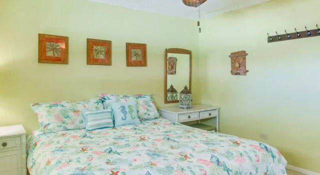 Beachfront Tavernier Abode w/ Balcony & Bay Views!, Rezerwuj Hotel Tavernier Key Largo