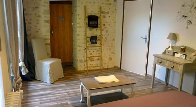 Gite - a L'ombre du Teil, Rezerwuj Hotel  