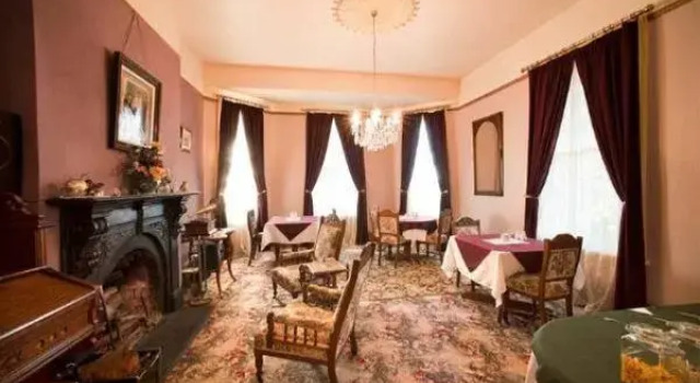 Westella Colonial B&B, Rezerwuj Bed and Breakfast Hotele w Ulverstone z parkingiem, Parking