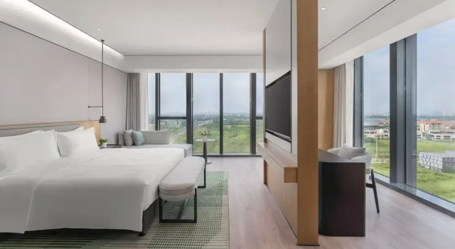 Номер Premium Holiday Inn Wuhan Houguan Lake by IHG
