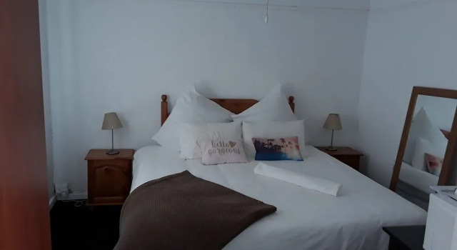 Kwazi Guest House, Забронировать Гостевой дом Отели Ист-Лондона с парковкой, Парковка