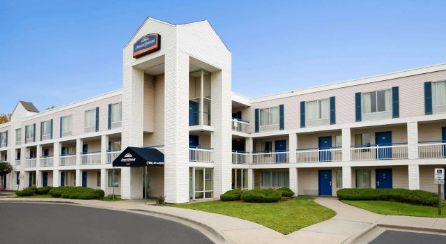 Travelodge by Wyndham Lansing IL, Rezerwuj Hotel Hotele w Illinois z basenem, Basen