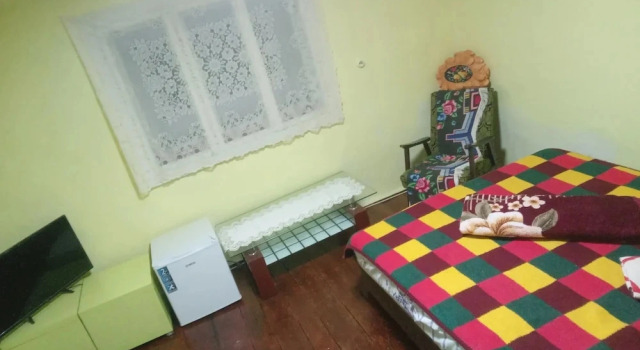 Room in Guest Room - Idylic Family Sejour With Hottube in Green Land, Prenota Affittacamere Vârtop 