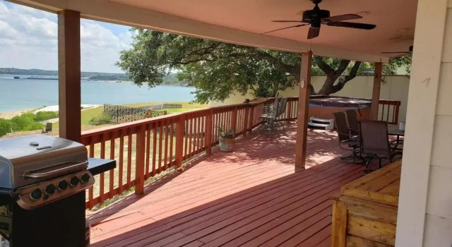 Коттедж Lake Travis Lakefront Retreat - Boatdock - Hot tub