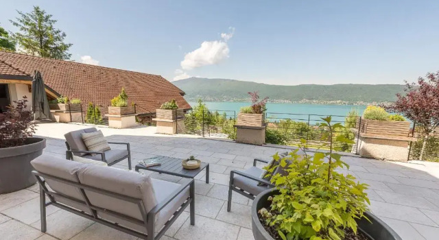 Коттедж La Corniche Prestige, Luxury Villa with private Wellness and Spa by LocationlacAnnecy, LLA Selections
