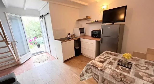 T2 avec terrasse arborée proche LOURMARIN, Rezerwuj Hotel Cadenet Luberon