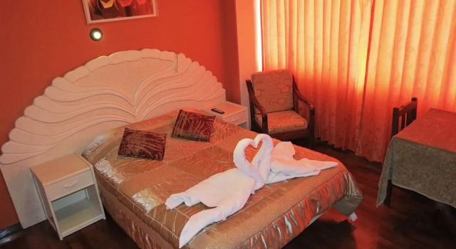 Hostal Andenes, Забронировать Отель Отели и гостиницы Пуно, рядом с Conde de Lemos Balcony, Отель