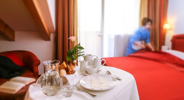 Четырёхместный номер Standard с балконом Sartoris Hotel
