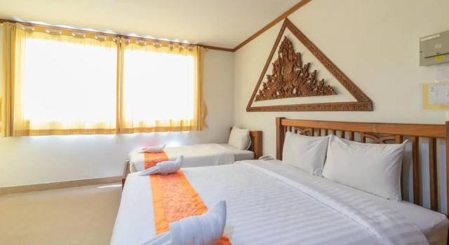 Семейный номер Standard с балконом Onnicha Hotel