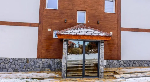 Апартаменты Apartmani “LAZAR” i “LENA”