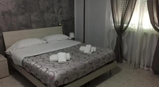 Standard Doppel Zimmer LUCIGNOLOROOM stazione centrale Napoli