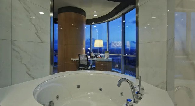 Двухместный номер Угловой с видом на море DoubleTree By Hilton Istanbul - Moda