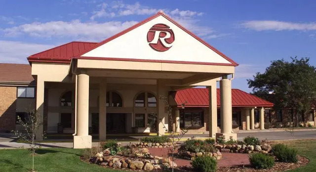 Люкс с видом на бассейн Best Western Plus Ramkota Hotel