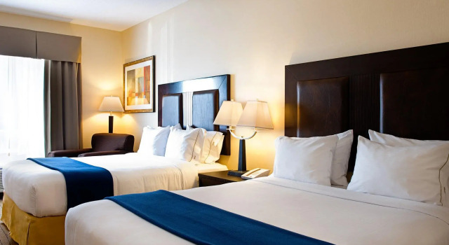 Четырёхместный номер Standard Holiday Inn Express & Suites-Regina-South by IHG