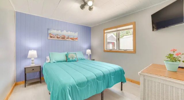 Houghton Lake Cottage w/ Patio: Walk to Waterfront, Varaa Lomakoti Houghton Lake Michigan