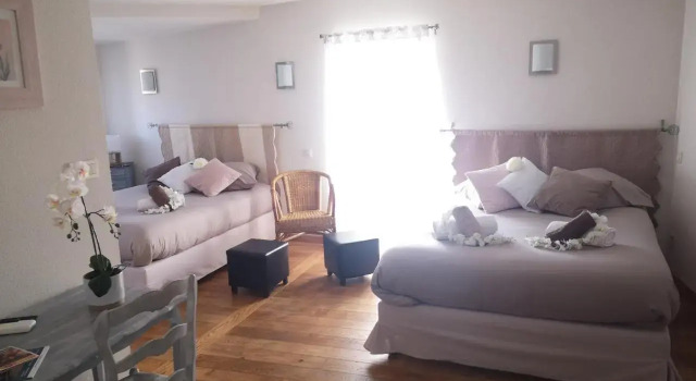 Auberge de l Helvie chez Coco & Ricou, Prenota Ostello Valvignères Alvernia
