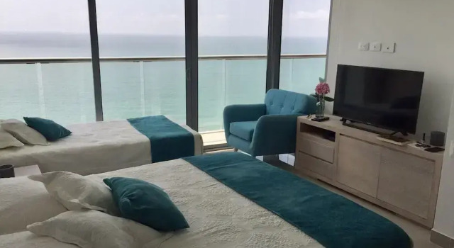 23rd Floor Luxury Apartment - sea view