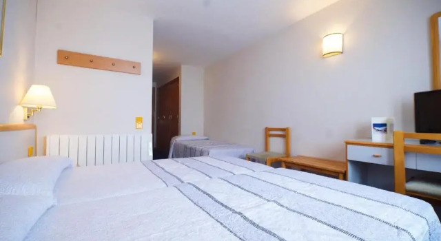 Hotel Europa, Book Hotel Astun 