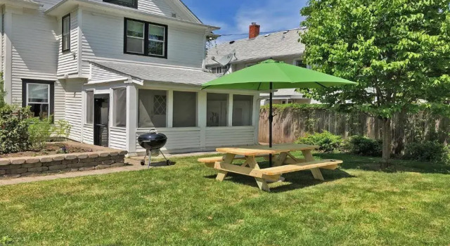 Коттедж Linden Hills Luxury Charmer
