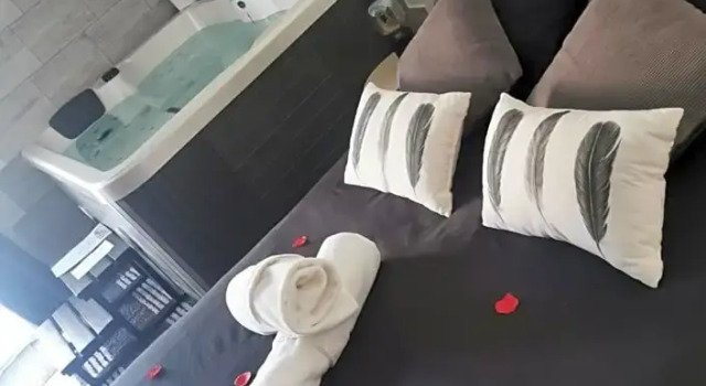 Jacuhomespa13, Забронировать Отель Витроль Étang de Berre