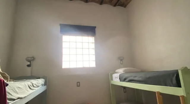 Кровать в общем номере Parla Hostel