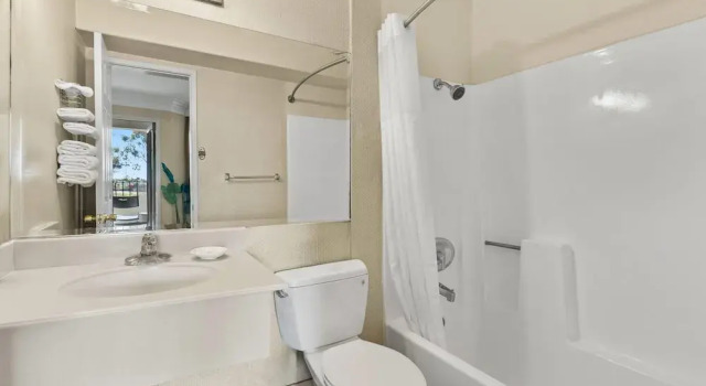 Двухместный номер Standard с балконом Travelodge by Wyndham San Clemente Beach