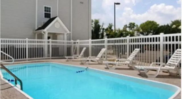Четырёхместный номер Standard SureStay by Best Western Huntsville East