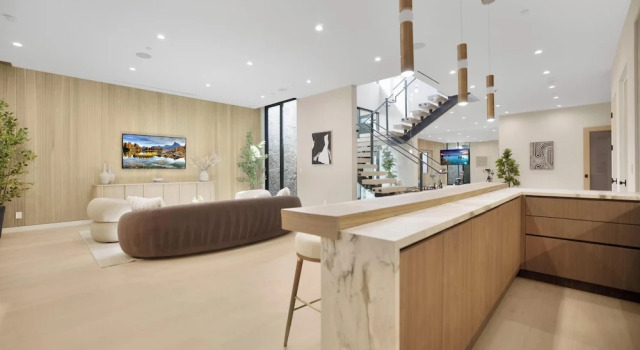 Amestoy Modern: Stunning 4BR Estate With Theater & Gym