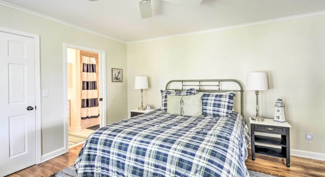 Ephraim Home w/ Yard - Walk to Lake Michigan!, Забронировать Отель Эфрейм Door County