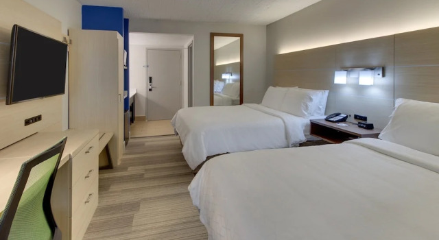 Четырёхместный номер Standard Holiday Inn Express Pittston - Scranton Airport by IHG