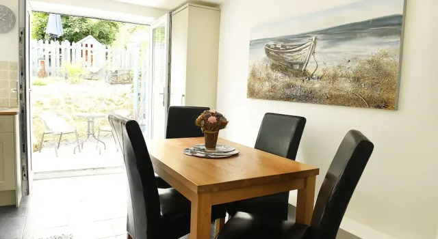 Коттедж с 2 комнатами с видом на море Coast Cottages