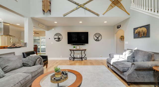 Коттедж Near Dtwn: Twain Harte Home w/ Furnished Deck!